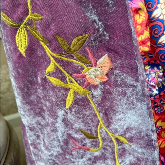 Aratta Silent Journey brand gorgeous Floral Embroidered Velvet Robe /coat- - Picture 9 of 16